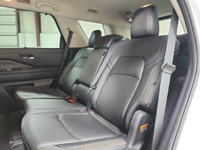 Used 2025 Nissan Pathfinder SL FWD image 12