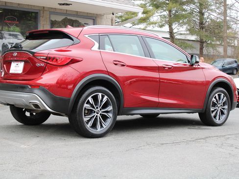 Used 2017 INFINITI QX30 Premium w/ Navigation Package image 6