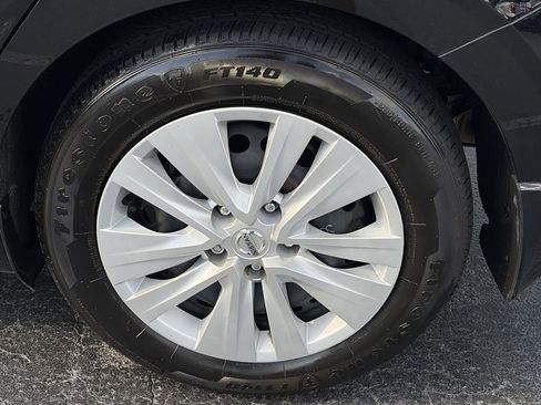 Certified 2023 Nissan Sentra S image 10