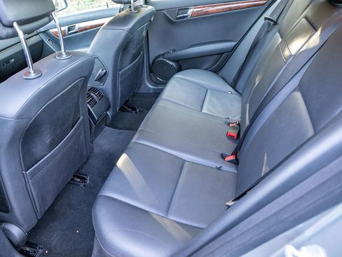 Used 2009 Mercedes-Benz C 300 Sedan image 23