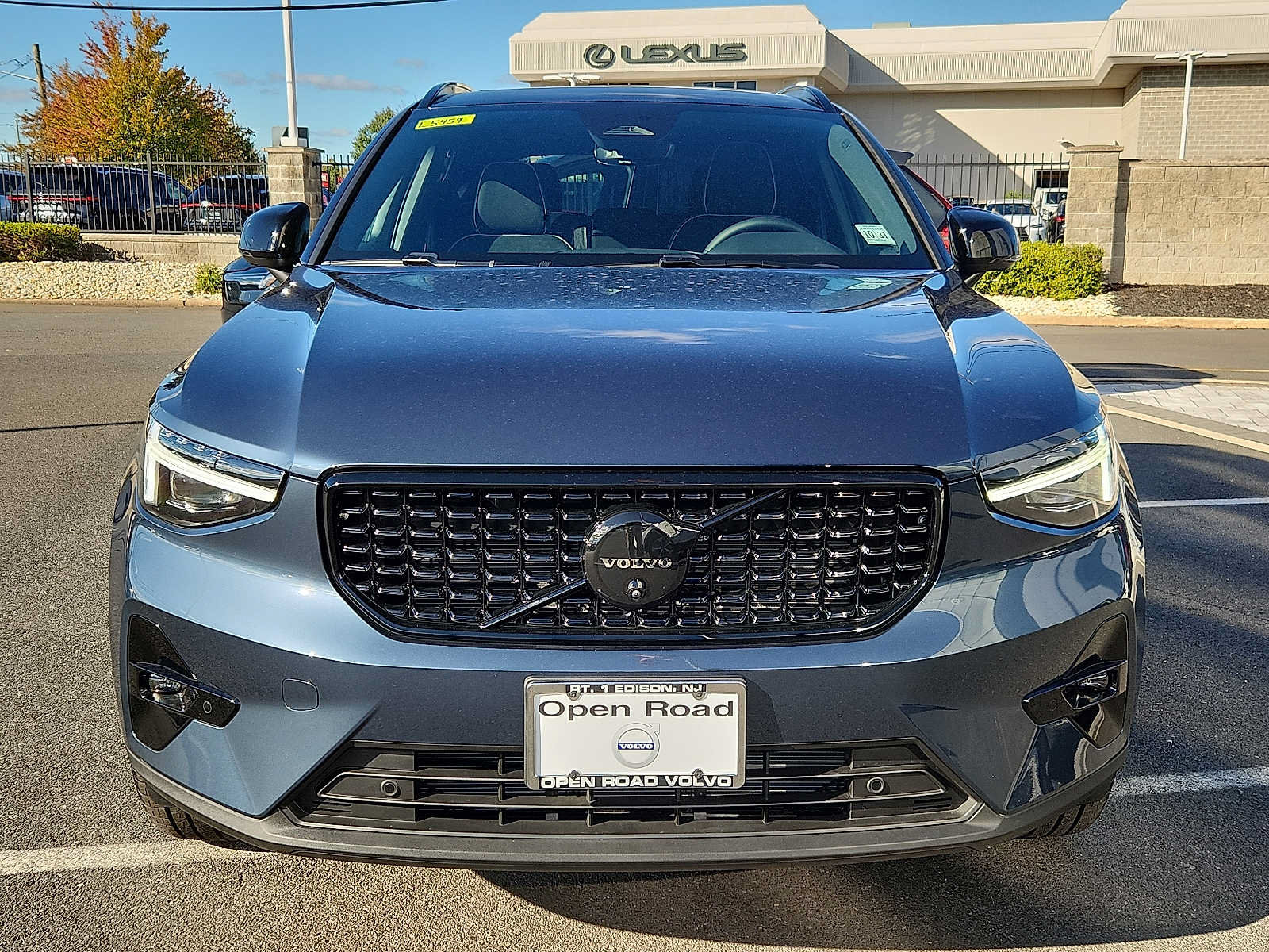 Used 2026 Volvo XC40 B5 Ultra w/ Protection Package Premier AWD/4WD image 2