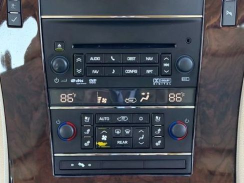 Used 2012 Cadillac Escalade Luxury image 41