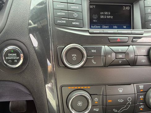 Used 2018 Ford Explorer XLT FWD image 27
