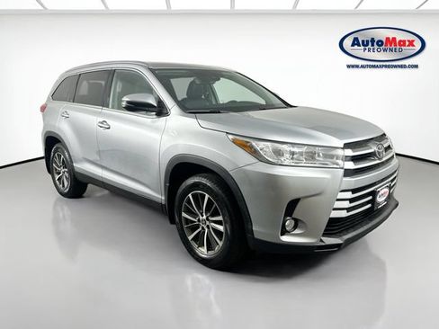 Used 2019 Toyota Highlander XLE AWD/4WD image 1