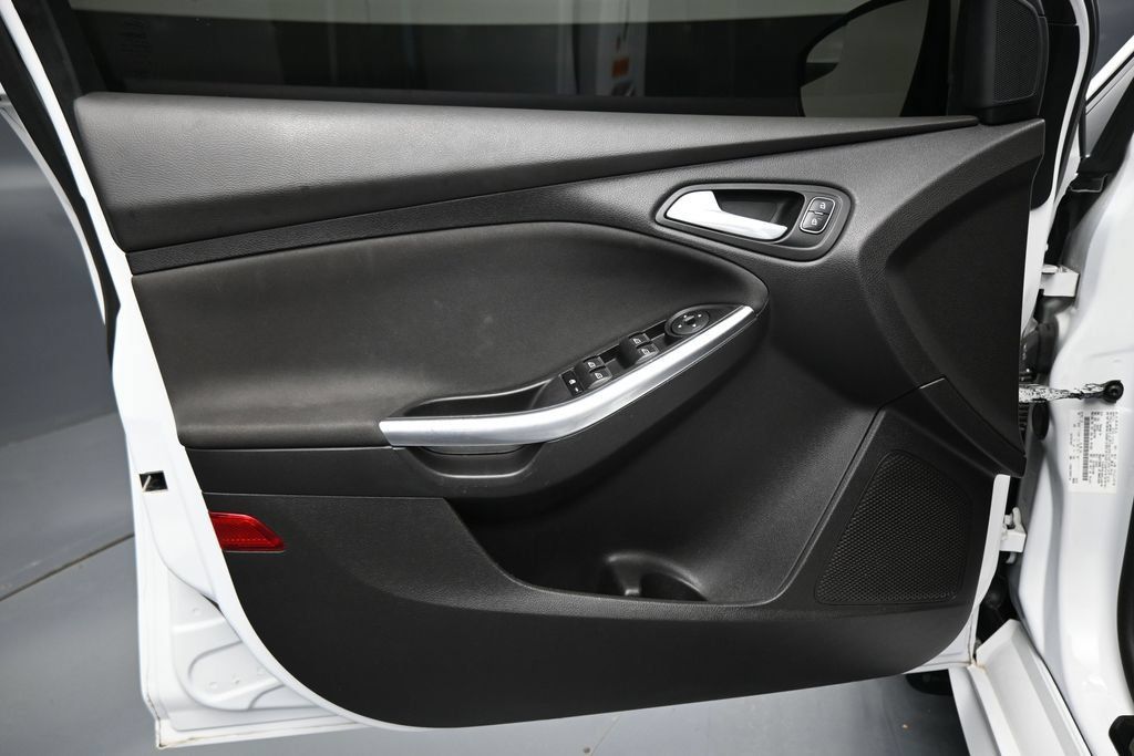 Used 2017 Ford Focus ST FWD image 10