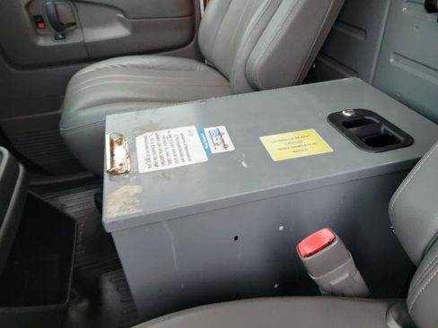 Used 2014 Chevrolet Express 2500 image 30