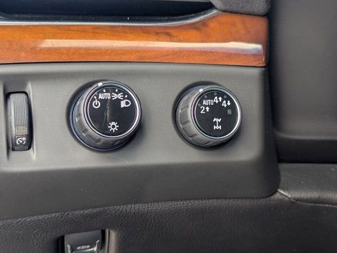 Used 2018 Cadillac Escalade ESV Premium Luxury image 22