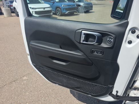 Used 2020 Jeep Wrangler Unlimited Sahara AWD/4WD image 13