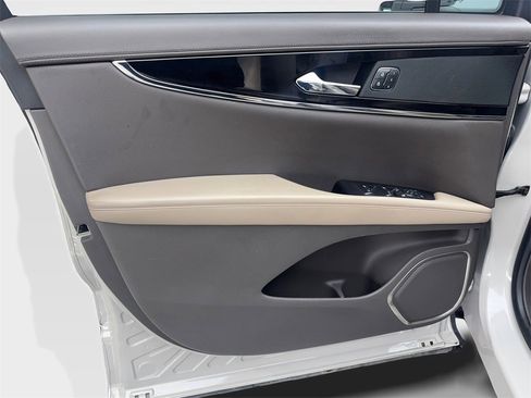 Used 2022 Lincoln Nautilus Reserve image 31