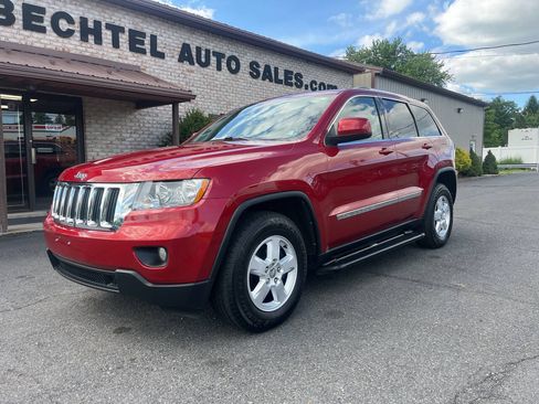 Used 2011 Jeep Grand Cherokee Laredo AWD/4WD image 2