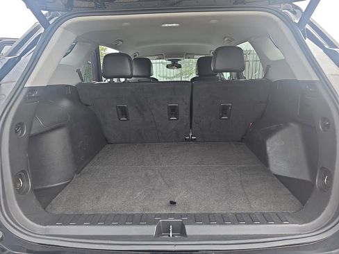 Used 2023 GMC Terrain SLT AWD/4WD image 12
