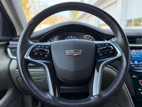 Used 2016 Cadillac XTS Premium image 23