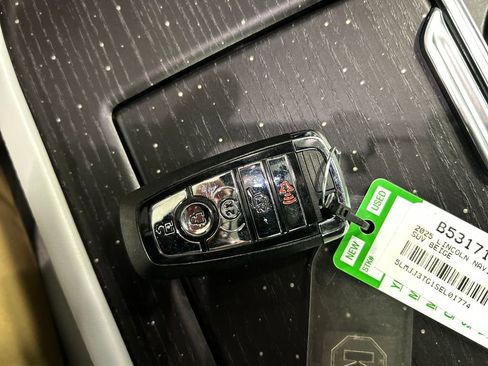 Used 2025 Lincoln Navigator L Black Label AWD/4WD image 22