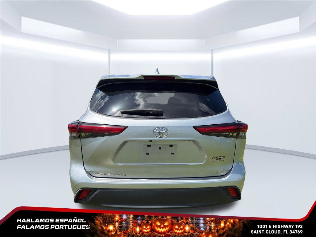Used 2022 Toyota Highlander XLE FWD image 4