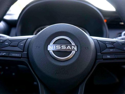 New 2025 Nissan Kicks Play S image 11