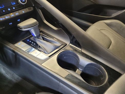 Used 2021 Hyundai Elantra Limited image 26