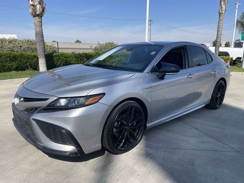 Used 2022 Toyota Camry SE image 4