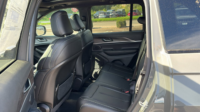 New 2027 Jeep Grand Cherokee Limited AWD/4WD image 23