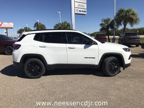 New 2026 Jeep Compass Latitude image 7