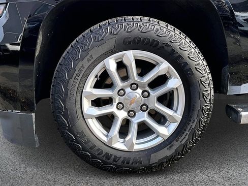 Used 2019 Chevrolet Suburban LT w/ LT Signature Package image 34