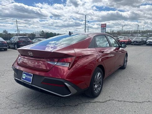 Used 2024 Hyundai Elantra SEL FWD image 5