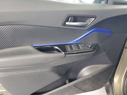 Used 2021 Toyota C-HR XLE image 18