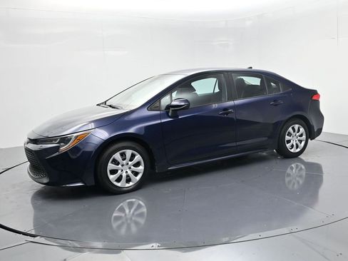 Used 2022 Toyota Corolla LE image 4
