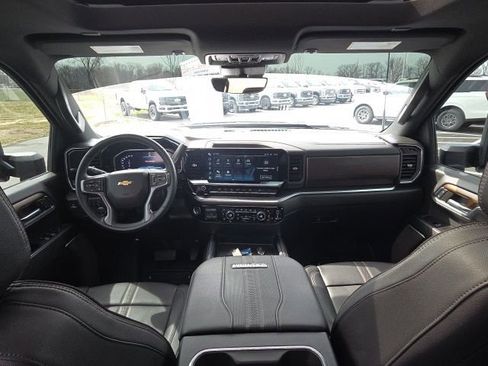 Used 2024 Chevrolet Silverado 3500 High Country w/ High Country Premium Package AWD/4WD image 21