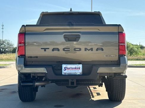 Used 2025 Toyota Tacoma TRD Sport AWD/4WD image 8