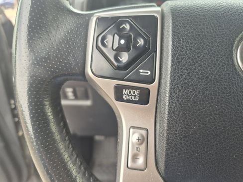 Used 2018 Toyota 4Runner SR5 AWD/4WD image 26