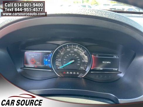 Used 2017 Ford Explorer XLT w/ Equipment Group 202A AWD/4WD image 18