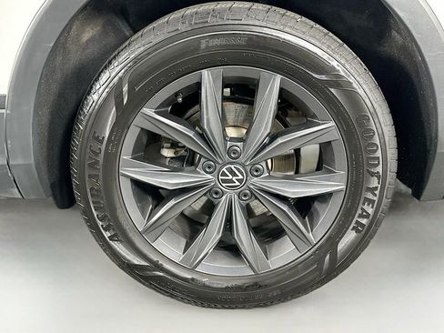 Used 2023 Volkswagen Tiguan SE image 30