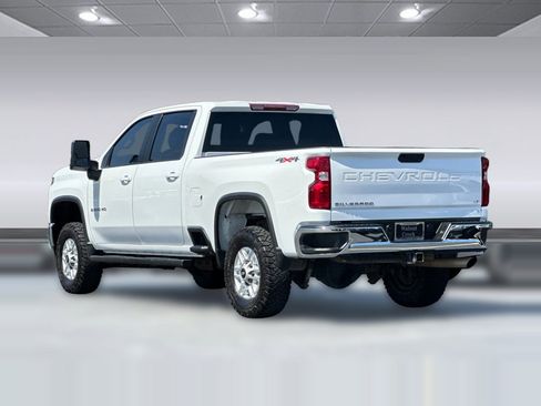 Used 2023 Chevrolet Silverado 2500 LT AWD/4WD image 3