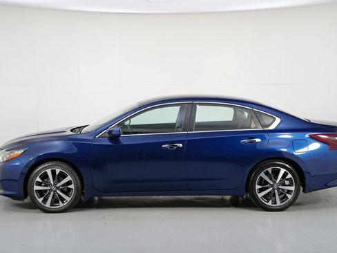 Used 2017 Nissan Altima 2.5 SR image 42