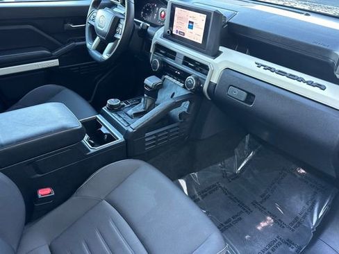 Used 2024 Toyota Tacoma TRD Off-Road image 17