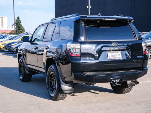 Used 2022 Toyota 4Runner SR5 Premium w/ Moonroof Package RWD image 6
