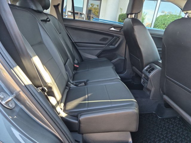 Used 2018 Volkswagen Tiguan SE AWD/4WD image 19