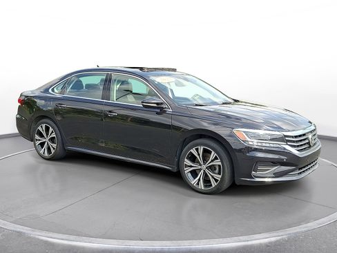 Used 2022 Volkswagen Passat 2.0T SE FWD image 1