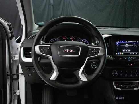 Used 2024 GMC Terrain SLE image 22