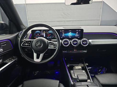 Used 2021 Mercedes-Benz GLB 250 w/ Premium Package image 8