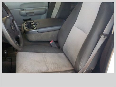 Used 2009 Chevrolet Silverado 3500 W/T AWD/4WD image 2