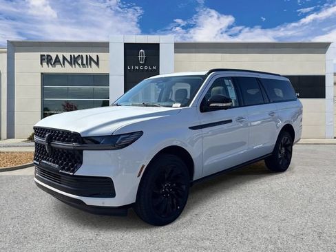 New 2026 Lincoln Navigator L Reserve w/ Jet Appearance Package AWD/4WD image 3