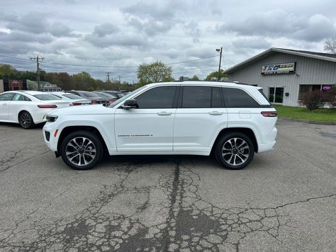 Used 2023 Jeep Grand Cherokee Overland image 3