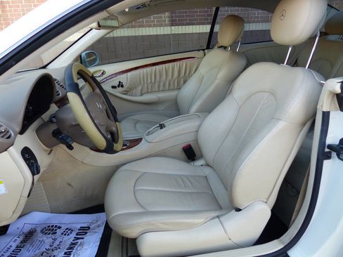 Used 2009 Mercedes-Benz CLK 350 Coupe image 23