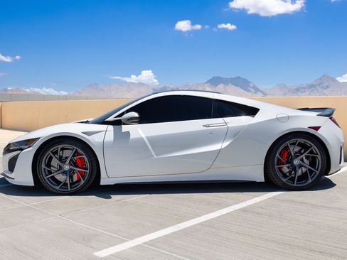 Used 2017 Acura NSX AWD/4WD image 5
