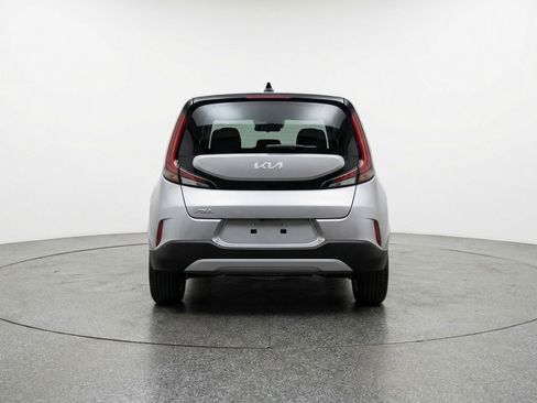 Used 2025 Kia Soul LX w/ LX Technology Package FWD image 7