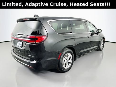 Used 2024 Chrysler Pacifica Limited image 8
