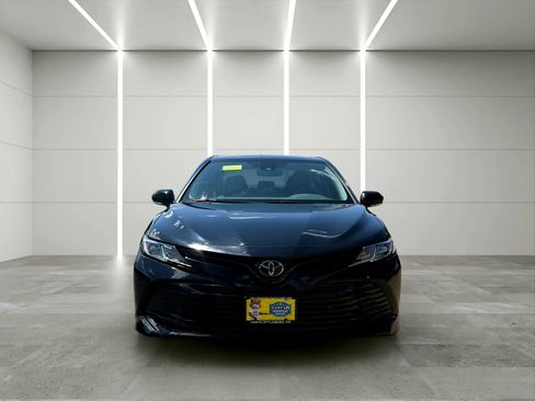 Used 2020 Toyota Camry LE w/ Convenience Package FWD image 3