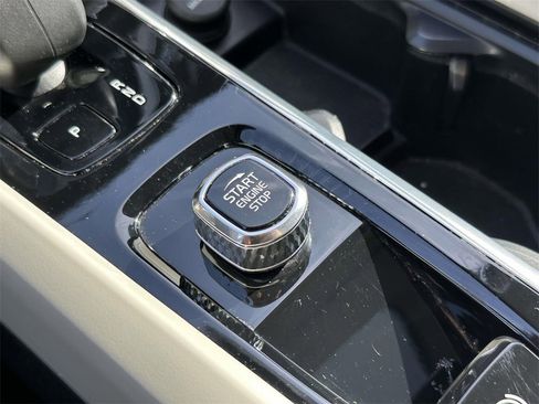 Used 2023 Volvo XC60 B5 Plus w/ Protection Package Premier image 8