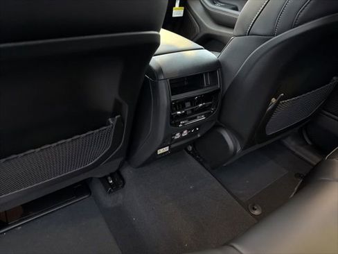 New 2025 Jeep Grand Cherokee Limited image 12